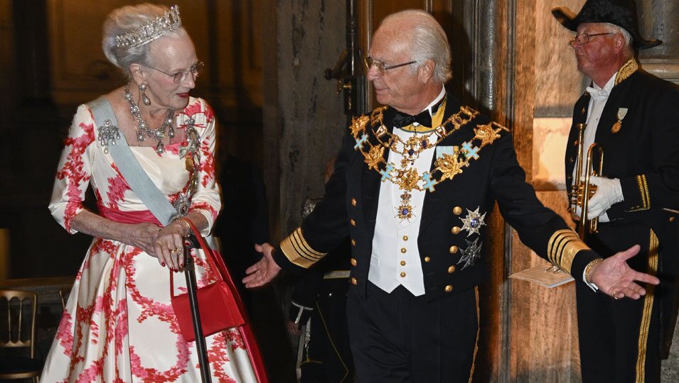 Carlos Gustavo de Suecia, muy cortés con Margarita de Dinamarca en la cena por el Jubileo de Carlos Gustavo de Suecia
