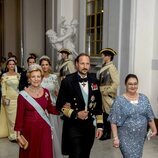 Ana María de Grecia, Haakon de Noruega y Helena Norlén en la cena por el Jubileo de Carlos Gustavo de Suecia