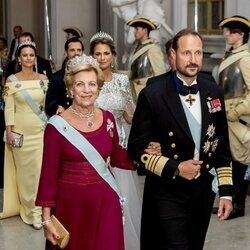 Ana María de Grecia y Haakon de Noruega en la cena por el Jubileo de Carlos Gustavo de Suecia