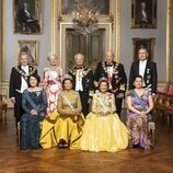 Los Reyes de Suecia, la Reina de Dinamarca, los Reyes de Noruega y los Presidentes de Islandia y Finlandia con sus mujeres en el Jubileo del Rey de Suecia