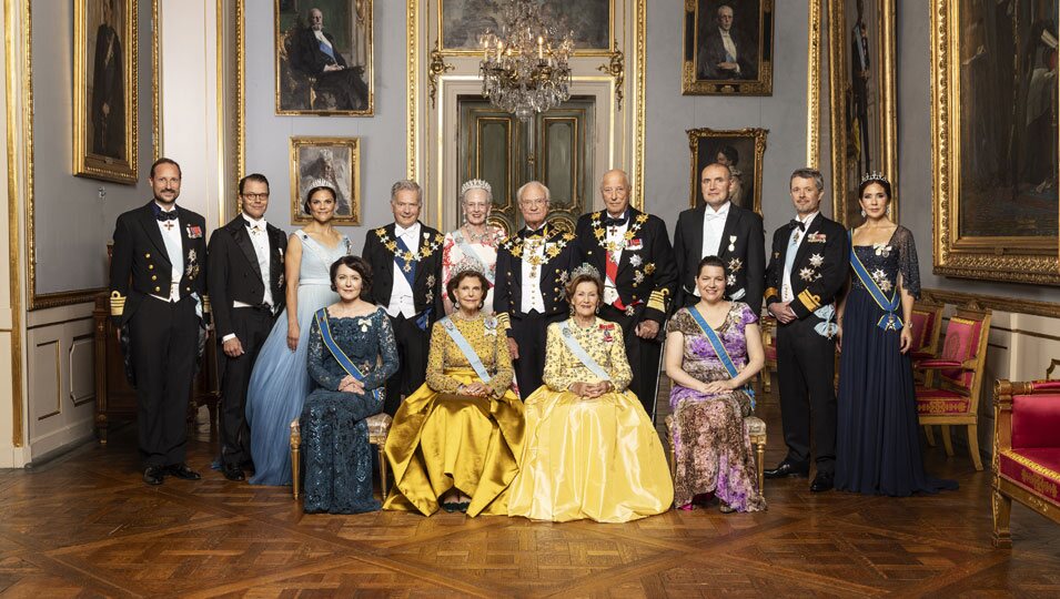 La Familia Real Sueca, la Familia Real Danesa y la Familia Real Noruega con los Presidentes de Islandia y Finlandia en el Jubileo del Rey de Suecia