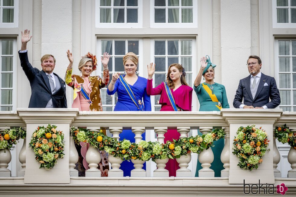Guillermo Alejandro y Máxima de Holanda, Amalia y Alexia de Holanda y Constantino y Laurentien de Holanda en el Prinsjesdag 2023