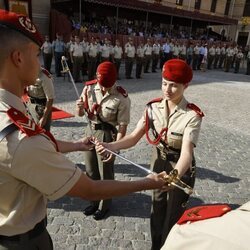 La Princesa Leonor recoge el sable por el que obtiene el título de Dama Cadete