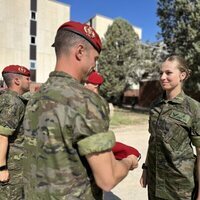La Princesa Leonor al recibir la boina grancé en la Academia General Militar