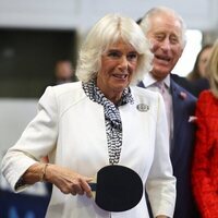 La Reina Camilla jugando al ping-pong en su Visita de Estado a Francia
