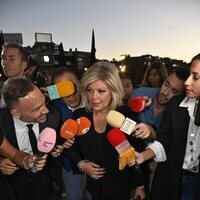 Terelu Campos rodeada de medios de comunicación en el funeral de María Teresa Campos en Madrid