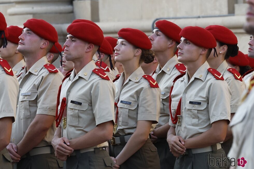 La Princesa Leonor con sus compañeros de la Academia General Militar en su presentación a la Virgen del Pilar en Zaragoza