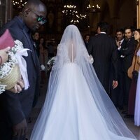 La parte de atrás y la cola del vestido de novia de Carolina Monje