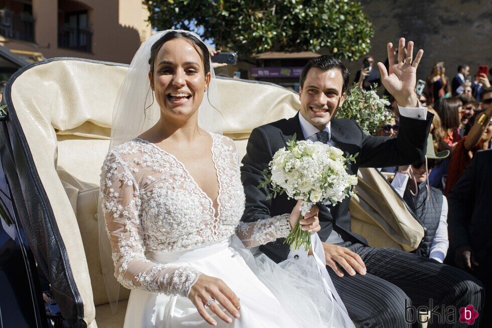Carolina Monje y Álex Lopera tras casarse