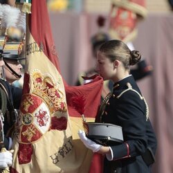 La Princesa Leonor besa la Bandera de España en su Jura de Bandera