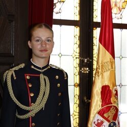 Foto oficial de la Princesa Leonor en su Jura de Bandera