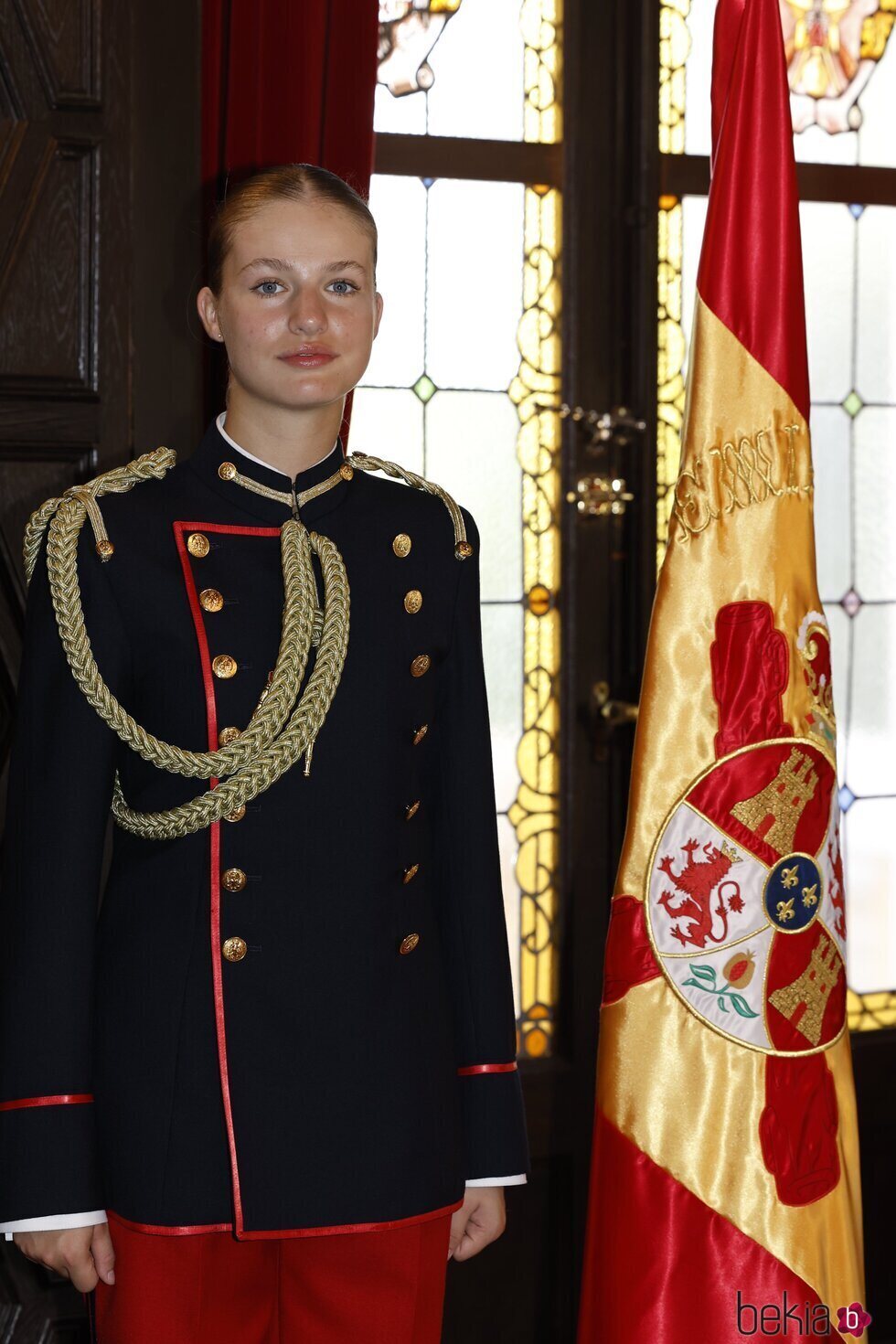 Foto oficial de la Princesa Leonor en su Jura de Bandera
