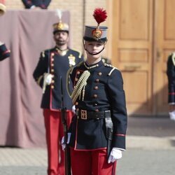 La Princesa Leonor con el uniforme de gala del Ejército de Tierra y fusil en su Jura de Bandera