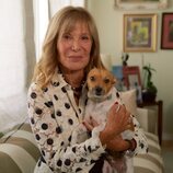 Pilar Eyre con su perro Brody