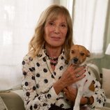 Pilar Eyre, muy cariñosa con su perro Brody