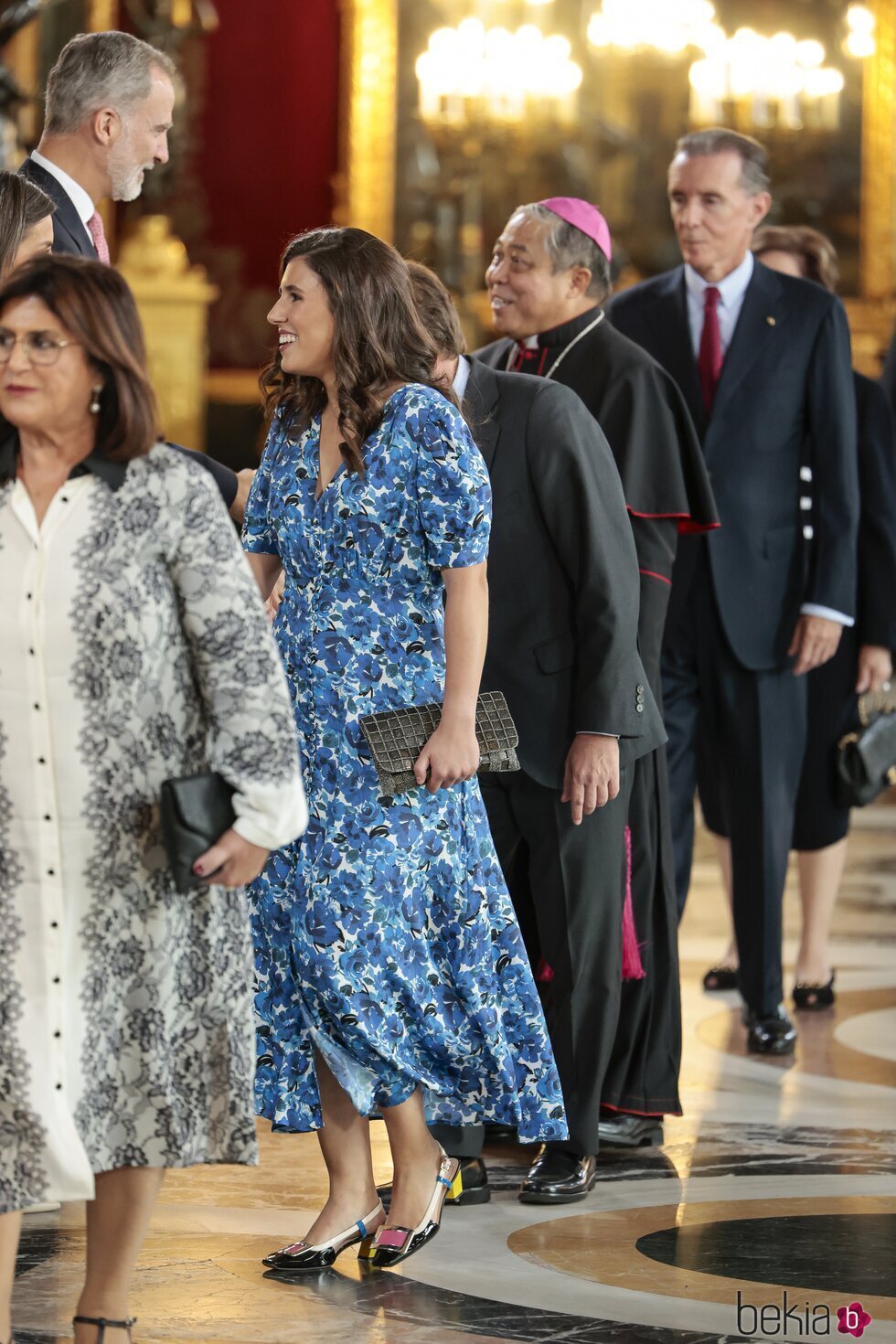 Teresa Urquijo, novia de Almeida, saludando a los Reyes Felipe y Letizia y la Princesa Leonor en la recepción del Día de la Hispanidad 2023