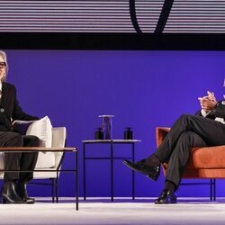 Meryl Streep y Antonio Banderas charlando en la previa a los Premios Princesa de Asturias 2023