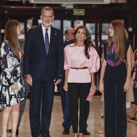 Los Reyes Felipe y Letizia y sus hijas Leonor y Sofía en el Concierto de los Premios Princesa de Asturias 2023