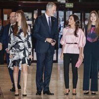 Los Reyes Felipe y Letizia, la Princesa Leonor y la Infanta Sofía, muy sonrientes en el Concierto de los Premios Princesa de Asturias 2023