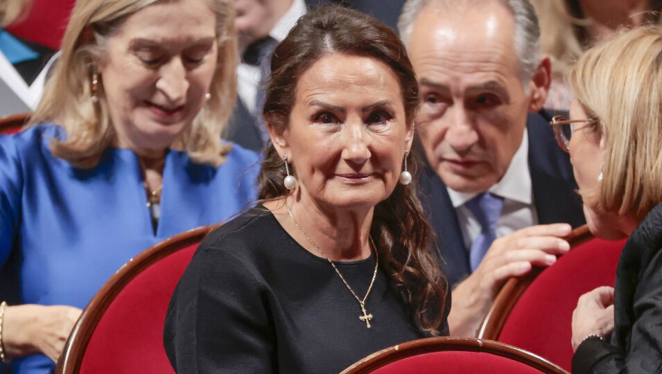 Paloma Rocasolano con la Cruz de la Victoria de Asturias en los Premios Princesa de Asturias 2023