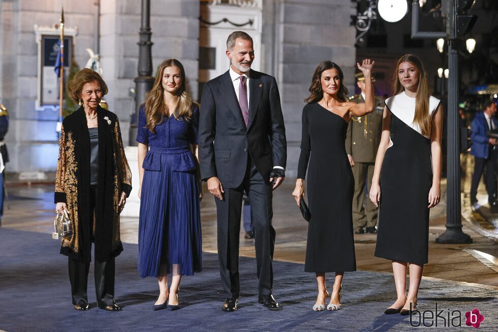 La Familia Real a la salida de los Premios Princesa de Asturias 2023