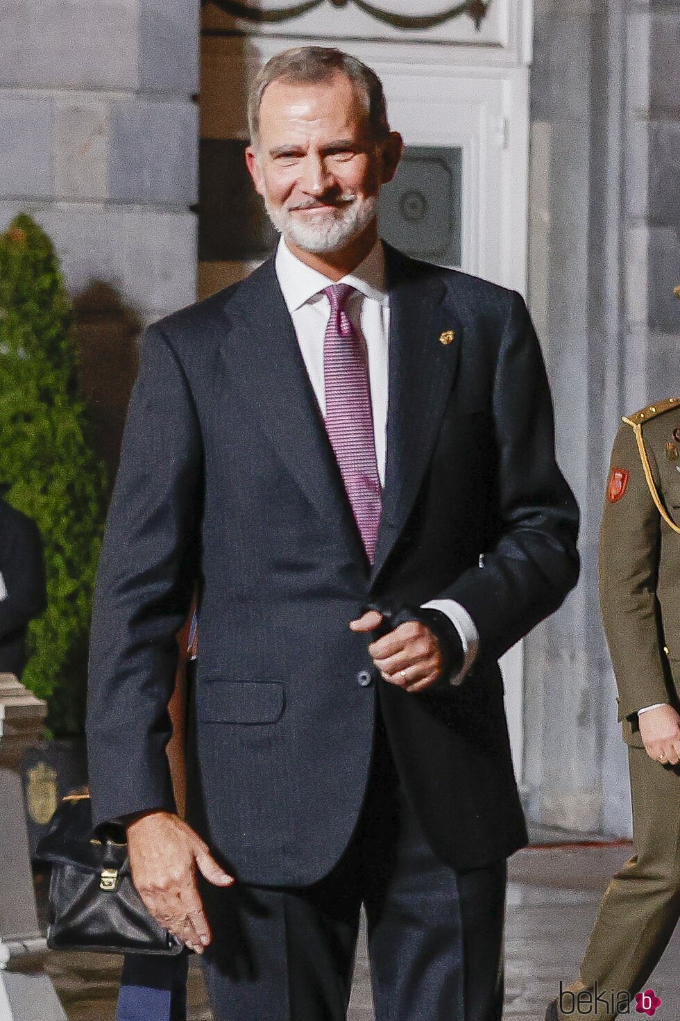 El Rey Felipe VI con una férula en la mano izquierda en los Premios Princesa de Asturias 2023