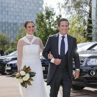 Marta Pombo y su padre Víctor Pombo llegando a su boda civil con Luis Zamalloa