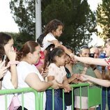 Foto inédita de la Princesa Leonor saludando a unos ciudadanos en Figueres