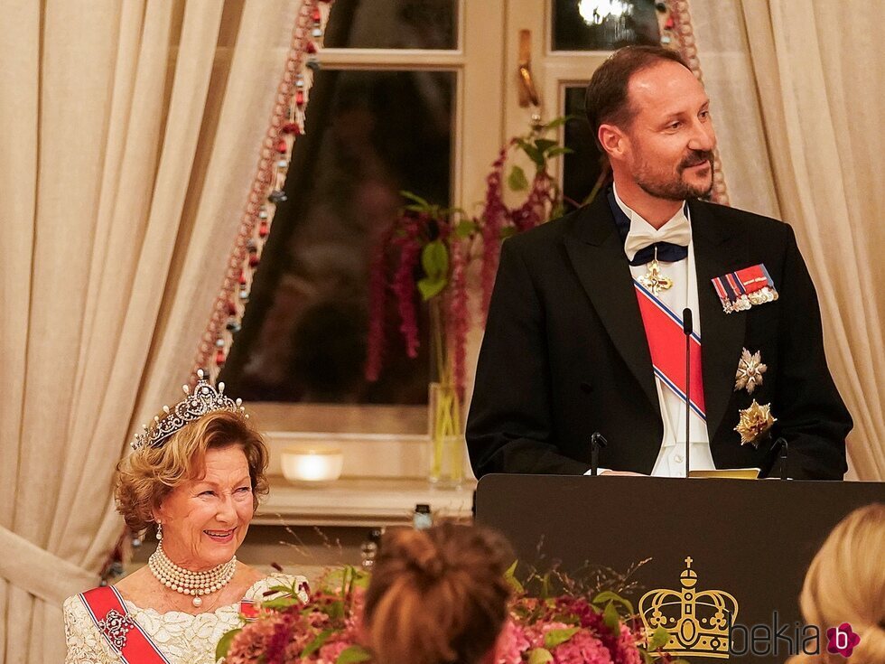 Sonia de Noruega y Haakon de Noruega en su discurso en la cena con el Parlamento de Noruega