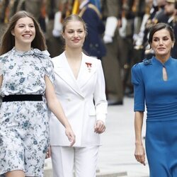La Infanta Sofía, la Princesa Leonor y la Reina Letizia llegando a la Jura de la Constitución