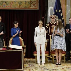 Los Reyes y la Infanta Sofía aplauden a la Princesa Leonor tras Jurar la Constitución