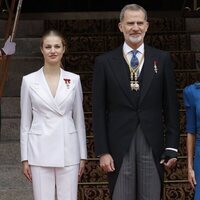 El Rey Felipe y la Princesa Leonor en las puertas del Congreso en la Jura de la Constitución