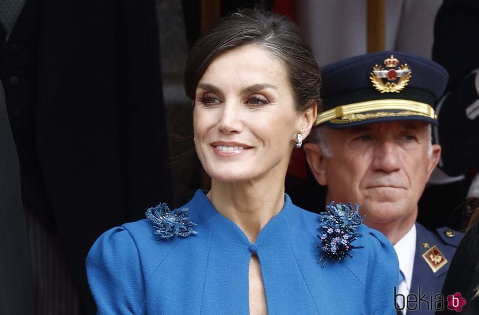 La Reina Letizia, sonriente en la Jura de la Constitución de la Princesa Leonor