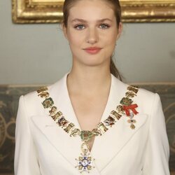 Foto oficial de la Princesa Leonor con el Collar de la Orden de Carlos III