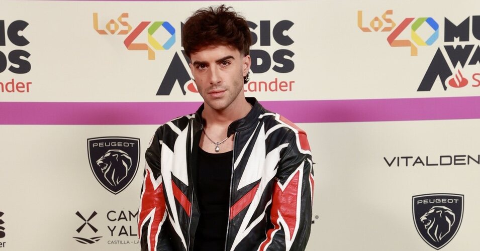 Álvaro de Luna en la alfombra roja de Los 40 Music Awards 2023