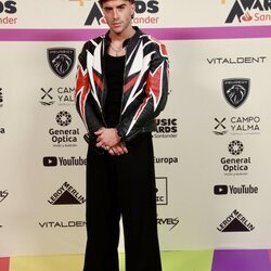Álvaro de Luna en la alfombra roja de Los 40 Music Awards 2023
