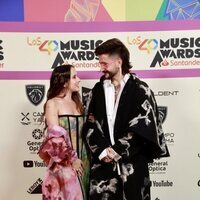 Evaluna y Camilo en la alfombra roja de Los 40 Music Awards 2023