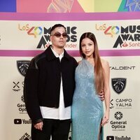 Emilia y Duki en la alfombra roja de Los 40 Music Awards 2023