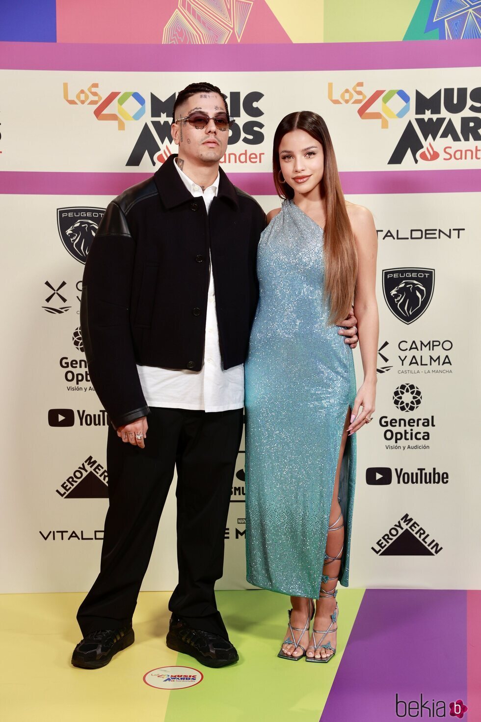 Emilia y Duki en la alfombra roja de Los 40 Music Awards 2023