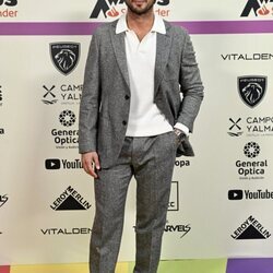 Maxi Iglesias en la alfombra roja de Los 40 Music Awards 2023