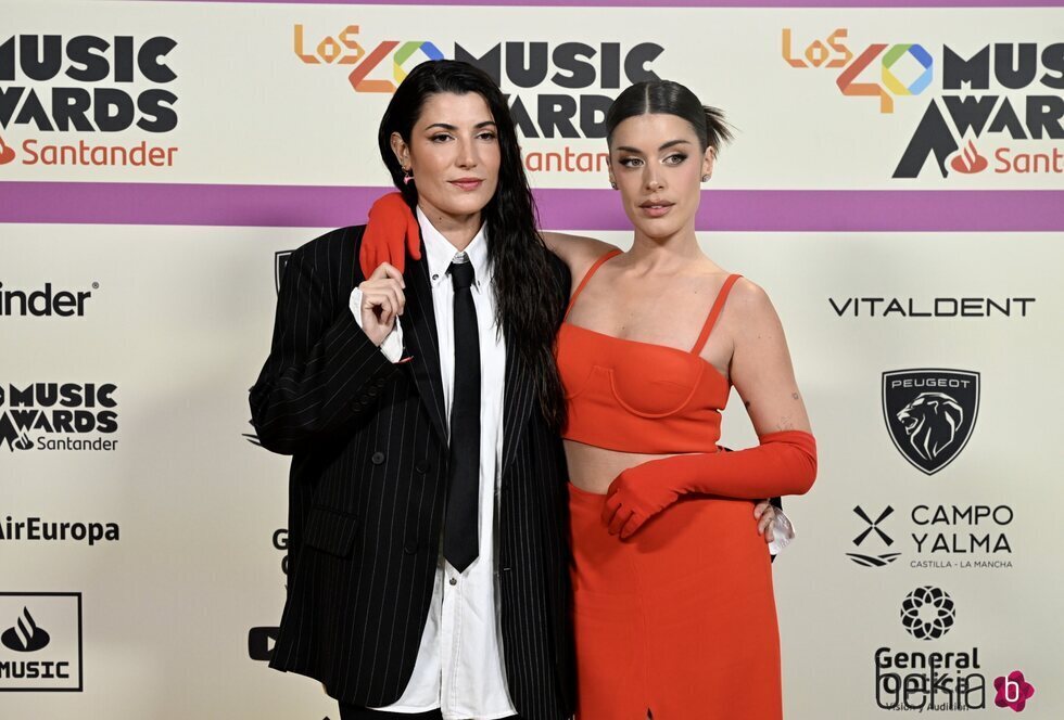 Alba Paul y Dulceida en la alfombra roja de Los 40 Music Awards 2023