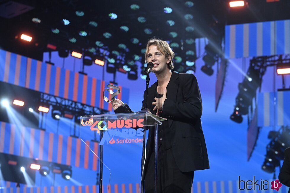 Tom Odell recoge premio en la gala de Los 40 Music Awards 2023