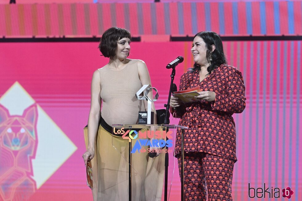 Silma López y Elisabet Benavent en la gala de Los 40 Music Awards 2023