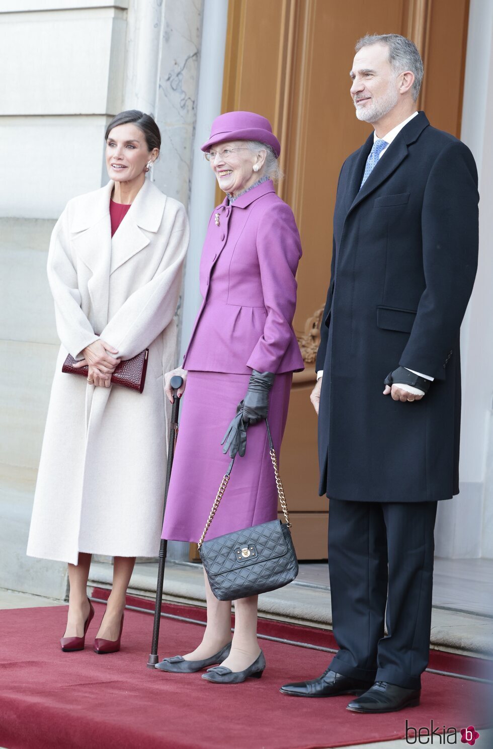 Los Reyes Felipe y Letizia y Margarita de Dinamarca en la ceremonia de bienvenida a los Reyes Felipe y Letizia por su Visita de Estado a Amalienborg