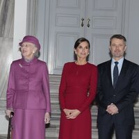 Margarita de Dinamarca, la Reina Letizia y Federico de Dinamarca en la bienvenida a los Reyes Felipe y Letizia en Amalienborg