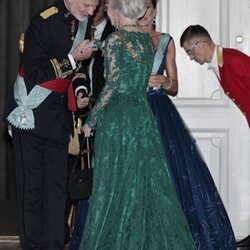 El Rey Felipe VI saluda a Margarita de Dinamarca en la cena de gala por la Visita de Estado de los Reyes de España a Dinamarca