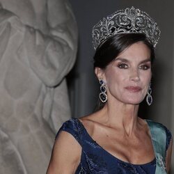 La Reina Letizia con la Tiara de la Flor de Lis en la cena de gala por su Visita de Estado a Dinamarca