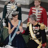 La Reina Letizia y Federico de Dinamarca brindando en la cena de gala por la Visita de Estado de los Reyes de España a Dinamarca