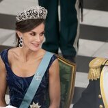 La Reina Letizia sonríe a Federico de Dinamarca brindando en la cena de gala por la Visita de Estado de los Reyes de España a Dinamarca