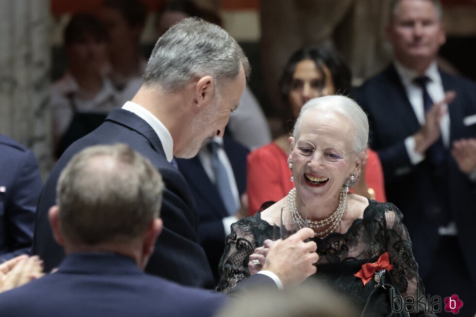 El Rey Felipe VI y Margarita de Dinamarca brindando en la Gliptoteca de Copenhague